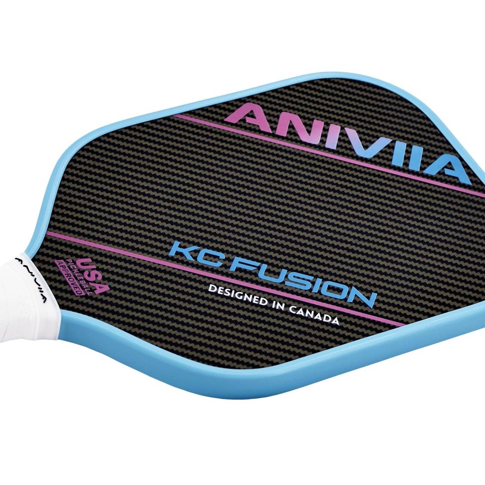 ANIVIIA KC Fusion 球拍實拍,黑金拍面與凱夫勒碳纖維紋理